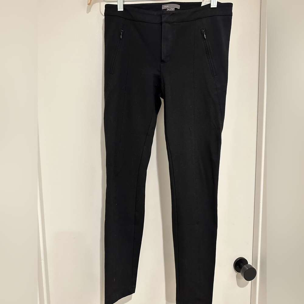 VINCE tapered pants/joggers in size 4